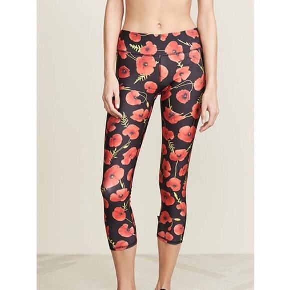 Terez 3" Tall Band Hi-Shine Capri in Red Poppies Floral on Black crop leggings - Picture 1 of 4